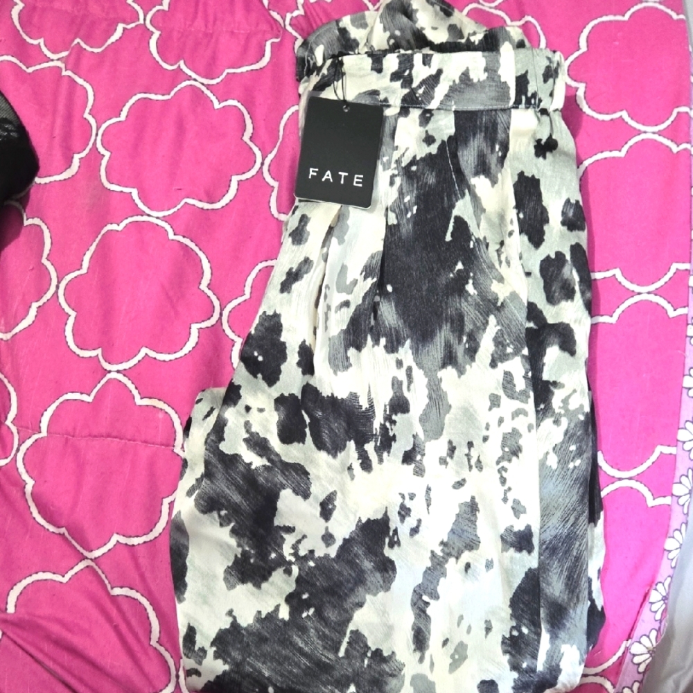 Size Small Fate Black, Gray and White Patterned Pants